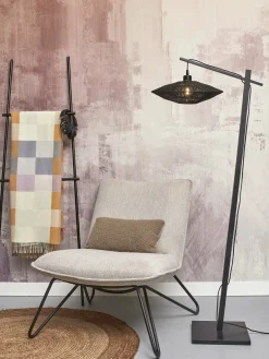 Lampadaire en bambou noir avec abat-jour en bois noir 150x40 cm Iguazu - Good & Mojo