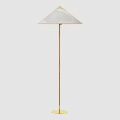 Lampadaire en laiton blanc Modèle 9602 - Gubi