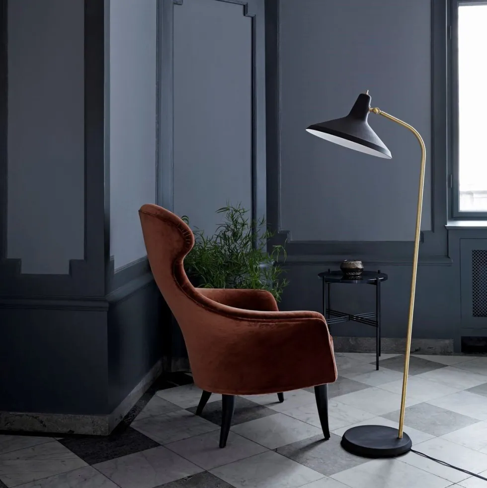 Lampadaire en laiton et métal noir G-10 - Gubi