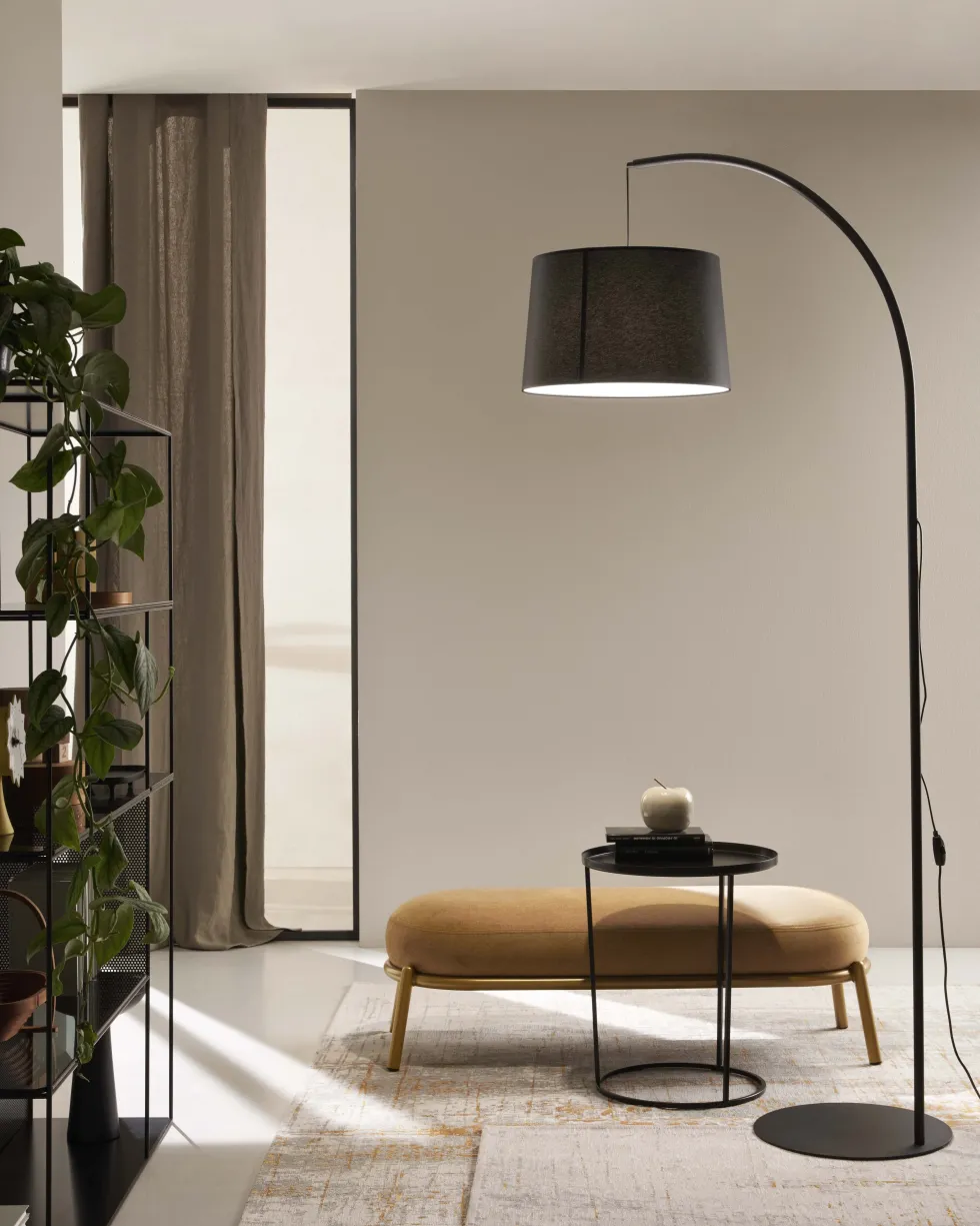 Lampadaire en métal noir Fabian - Meme Design