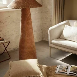 Lampadaire en rotin tressé Dou - Ferm Living
