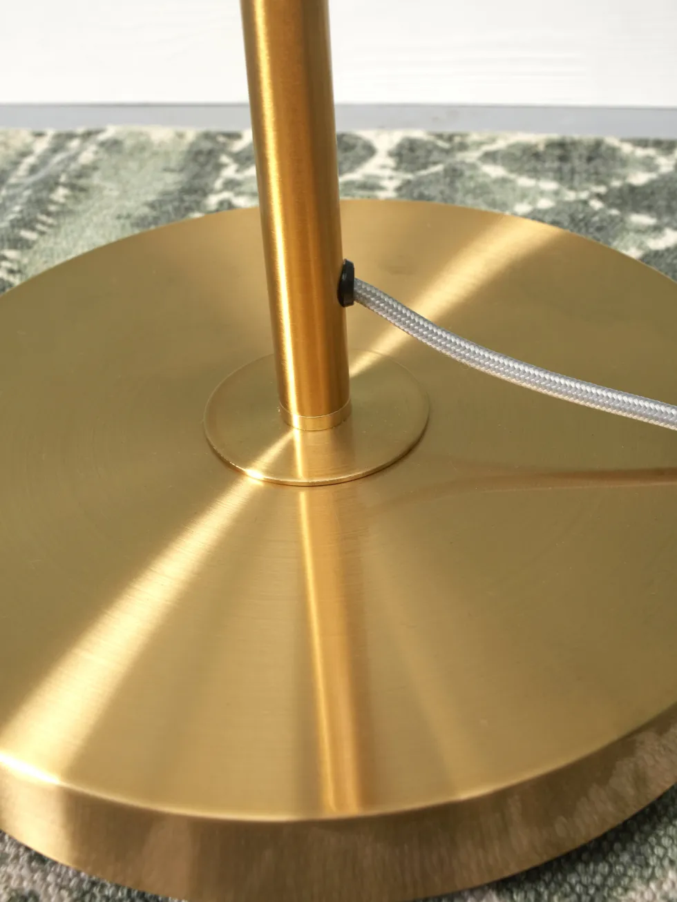 Lampadaire 3 globes en verre effet marbre blanc 160cm Carrara - It's about Romi