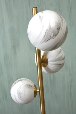 Lampadaire 3 globes en verre effet marbre blanc 160cm Carrara - It's about Romi