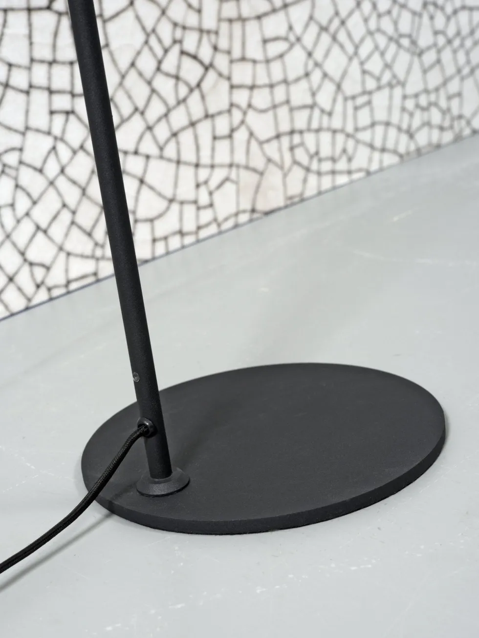 Lampadaire led en fer noir 133cm Montreux - It's about Romi