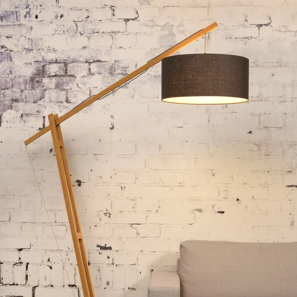 Lampadaire noir en bambou et lin Montblanc - Good & Mojo