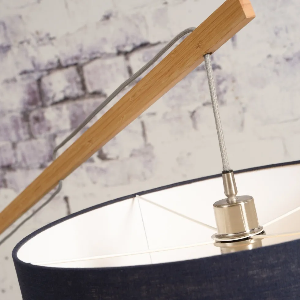 Lampadaire noir en bambou et lin Montblanc - Good & Mojo