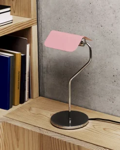 Lampe de bureau base incurvée rose Apex - HAY