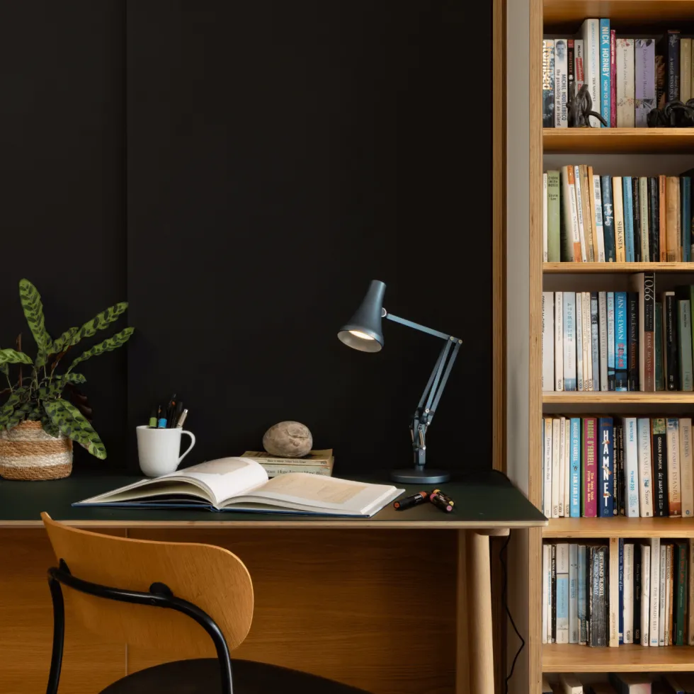Lampe de bureau en acier bleu et gris Mini 90 - Anglepoise