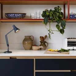 Lampe de bureau en acier bleu et gris Mini 90 - Anglepoise