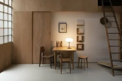 Lampe de table blanche base rouge foncé 42 cm Stemlite - Gubi