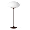 Lampe de table blanche base rouge foncé 70 cm Stemlite - Gubi