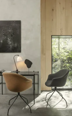 Lampe de table classique en laiton blanche base noire 48 cm BL2 - Gubi