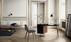 Lampe de table crème base dorée en laiton BL1 - Gubi