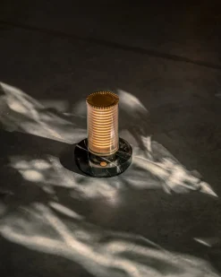 Lampe de table doré et socle en marbre noir Frechin - DCW editions
