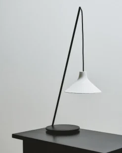 Lampe de table en acier et porcelaine 20 x 23 Seam - Serax