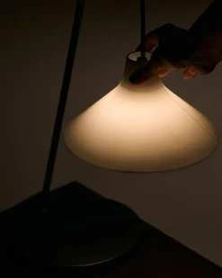 Lampe de table en acier et porcelaine 20 x 23 Seam - Serax