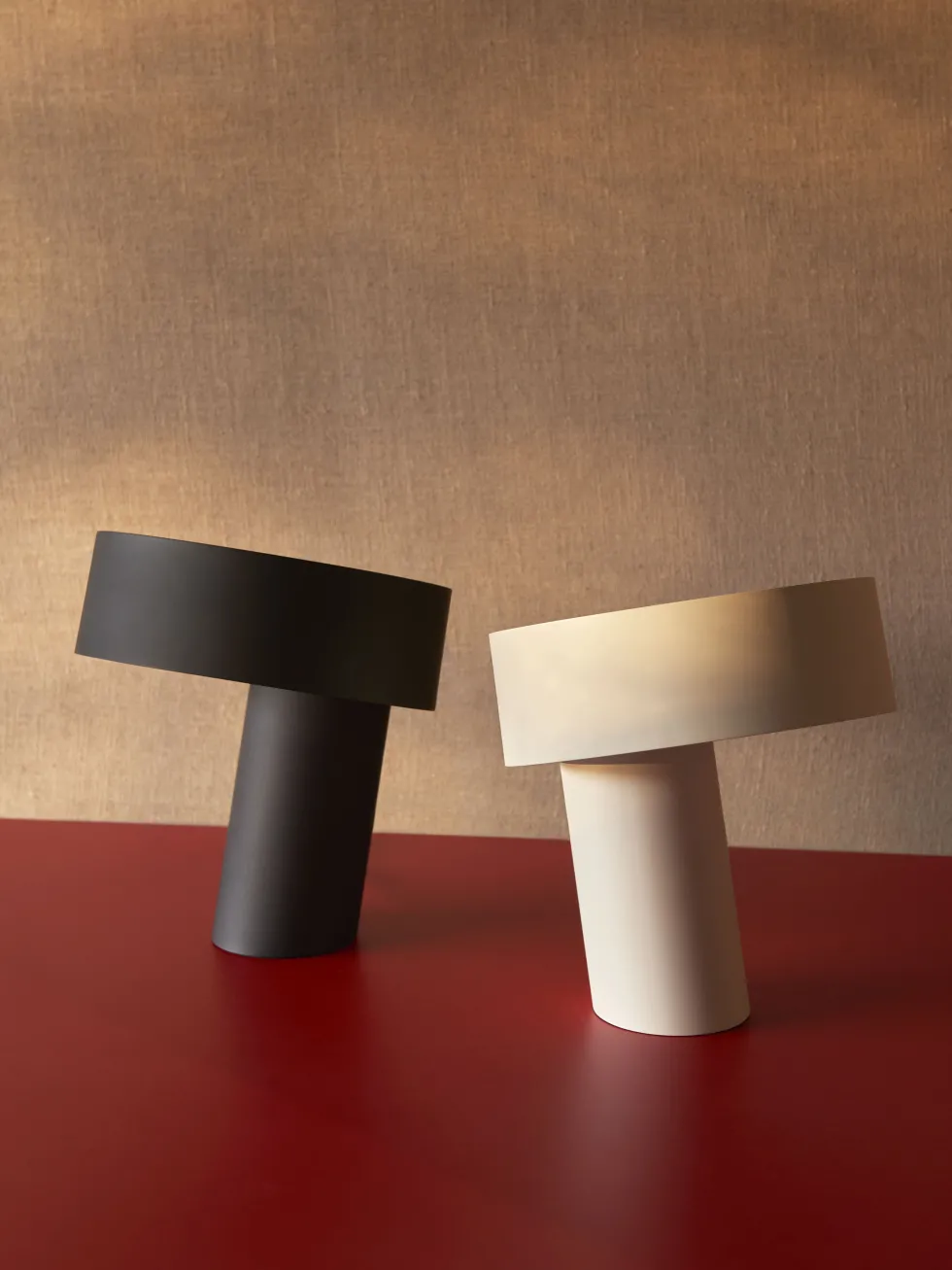 Lampe de table en aluminium blanc Slant - Hay