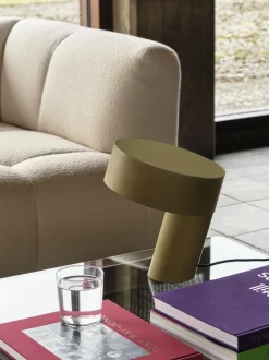 Lampe de table en aluminium kaki Slant - Hay