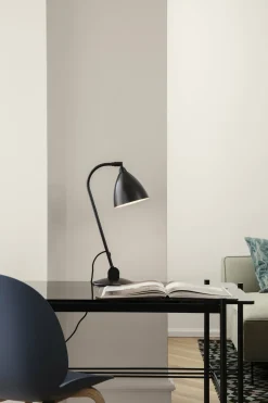 Lampe de table noir en laiton 48 cm BL2 - Gubi