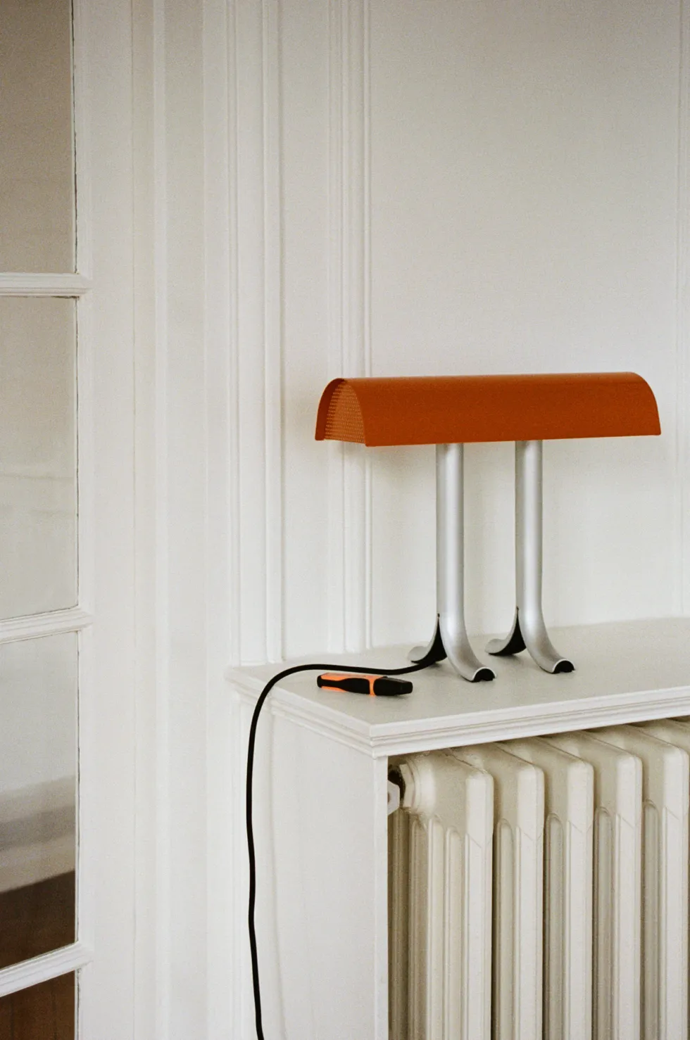 Lampe de table orange carbonisé Anagram - HAY