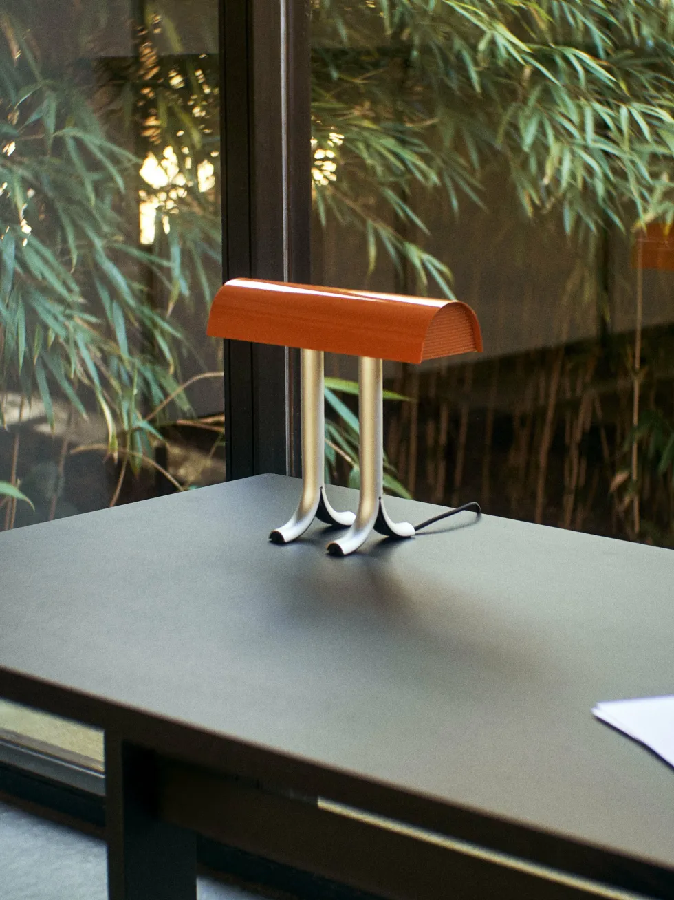 Lampe de table orange carbonisé Anagram - HAY