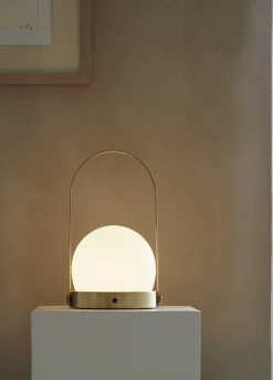 Lampe de table portable en verre et laiton 13,5x24,5cm Carrie - Audo