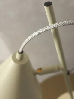 Lampe de table à poser en fer vert tendre 50,5cm Lisbonne - It's about Romi
