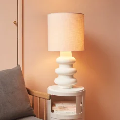 Lampe en céramique blanc mat et abat-jour en chanvre Luzia - The Cool Republic