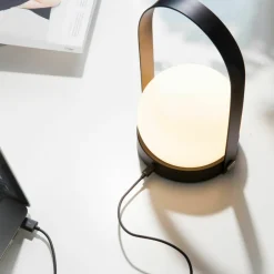 Lampe LED à poser doré Carrie - Audo