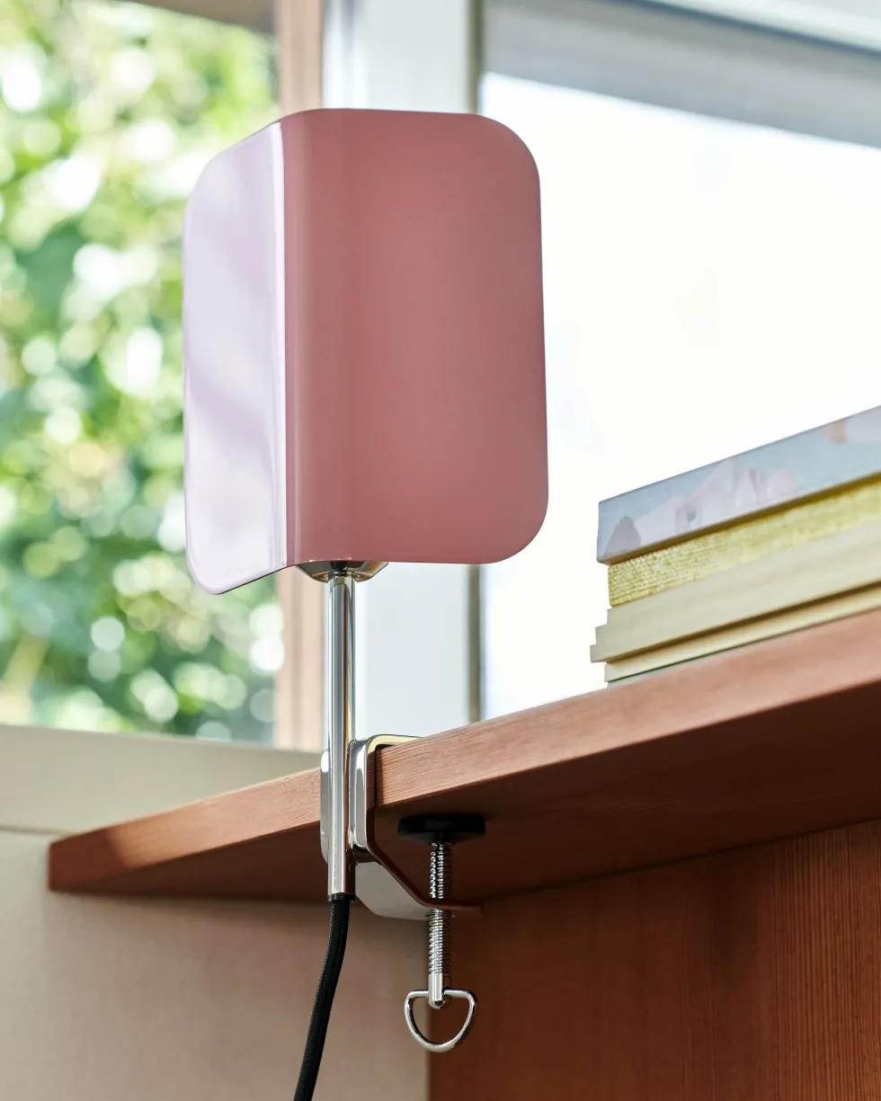 Lampe à pince rose luis Apex - HAY
