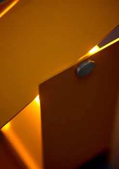 Lampe pivotante en acier jaune 22,5x8cm - Moebe