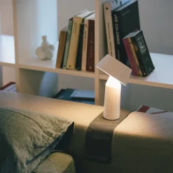Lampe portable en acier blanche 22,5 cm Bicoca - Marset