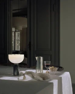 Lampe portable en marbre noir 24 cm Kizu - New Works