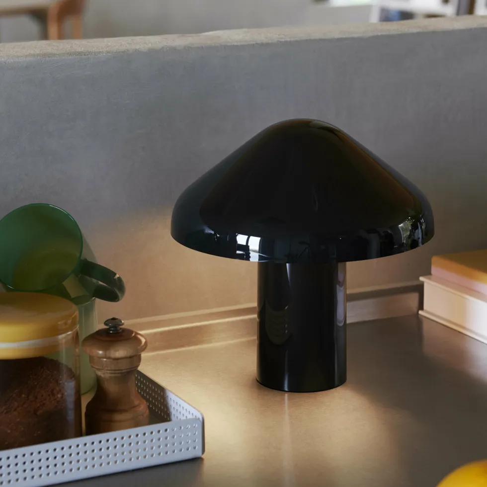 Lampe portable noire 23x23cm Pao - HAY