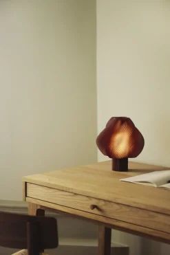 Lampe portable rouge cerise 23 cm Soft serve - Crème Atelier