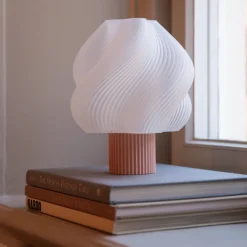 Lampe portable wild strawberry 23 cm Soft serve - Crème Atelier