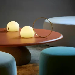 Lampe à poser sans fil dorée avec grand anneau Circ - Estiluz