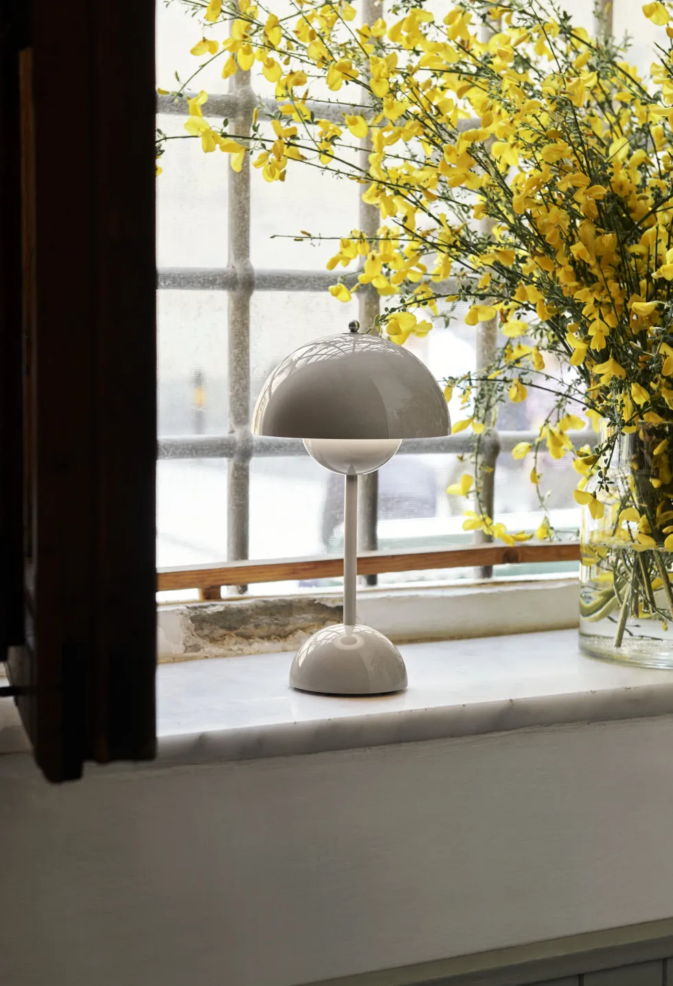Lampe à poser sans fil grey beige Flowerpot VP9 - &tradition