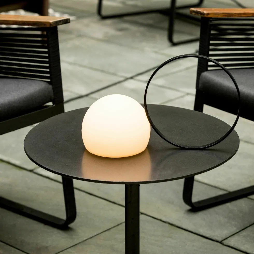 Lampe à poser sans fil noire avec grand anneau Circ - Estiluz