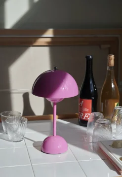Lampe à poser sans fil tangy pink Flowerpot VP9 - &tradition