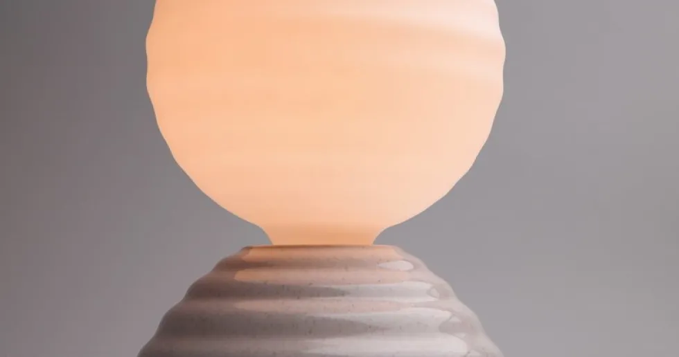 Lampe réveil en verre blanc mat et céramique blanc galet Wake - Tala