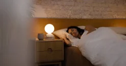 Lampe réveil en verre blanc mat et céramique blanc galet Wake - Tala