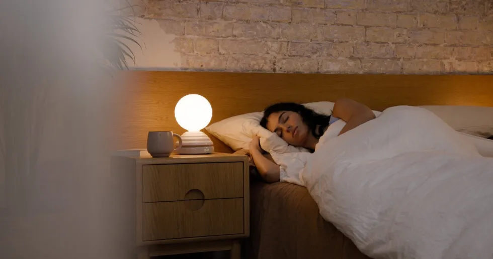 Lampe réveil en verre blanc mat et céramique blanc galet Wake - Tala