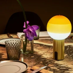 Lampe sans fil verte pied laiton Dipping Light - Marset