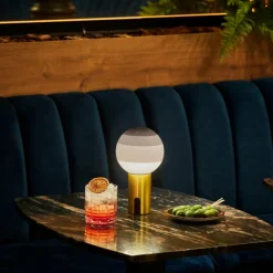 Lampe sans fil verte pied laiton Dipping Light - Marset