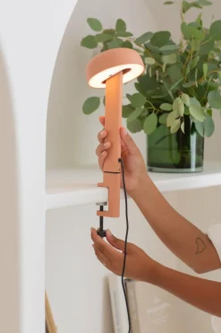 Lampe serre-joint rose cendré NOD - Tiptoe
