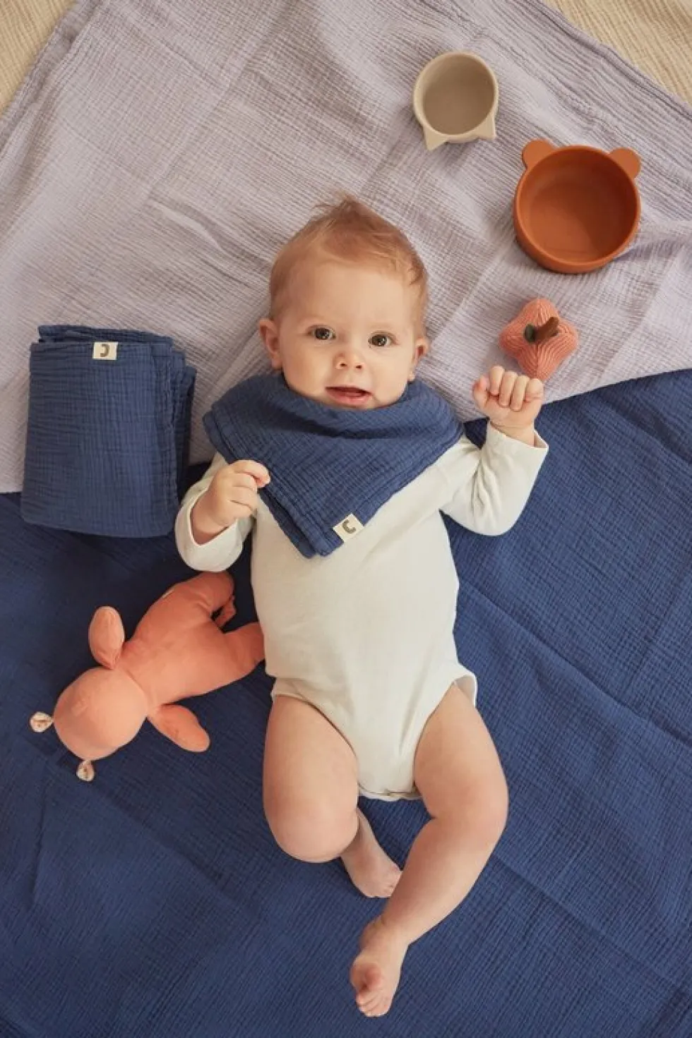 Lange en gaze de coton 90 x 90 cm bleu marine Les Petits - The Cool Republic