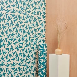 Lé de papier peint beige sur vert foncé Loup - MUES Design