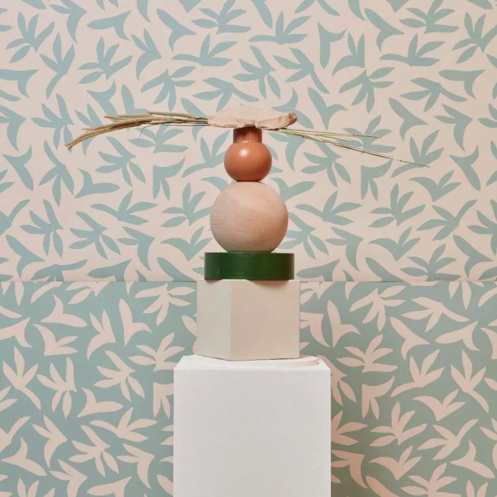 Lé de papier peint beige sur vert Loup - MUES Design