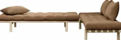 Lit de jour en bois clair et matelas mocca Pace - Karup Design